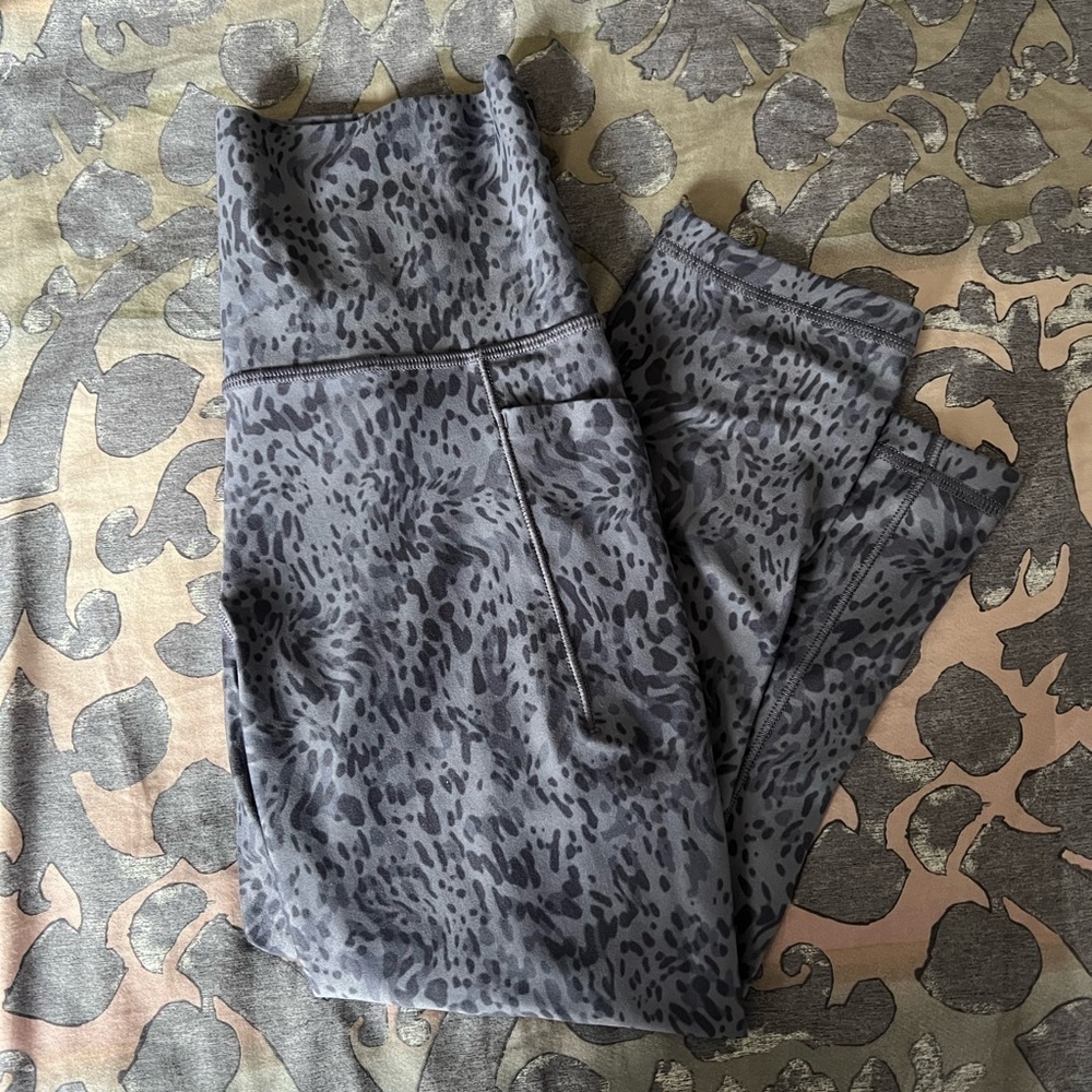 NWOT Athleta Capri Salutation Stash Pocket II - Picture 2 of 9